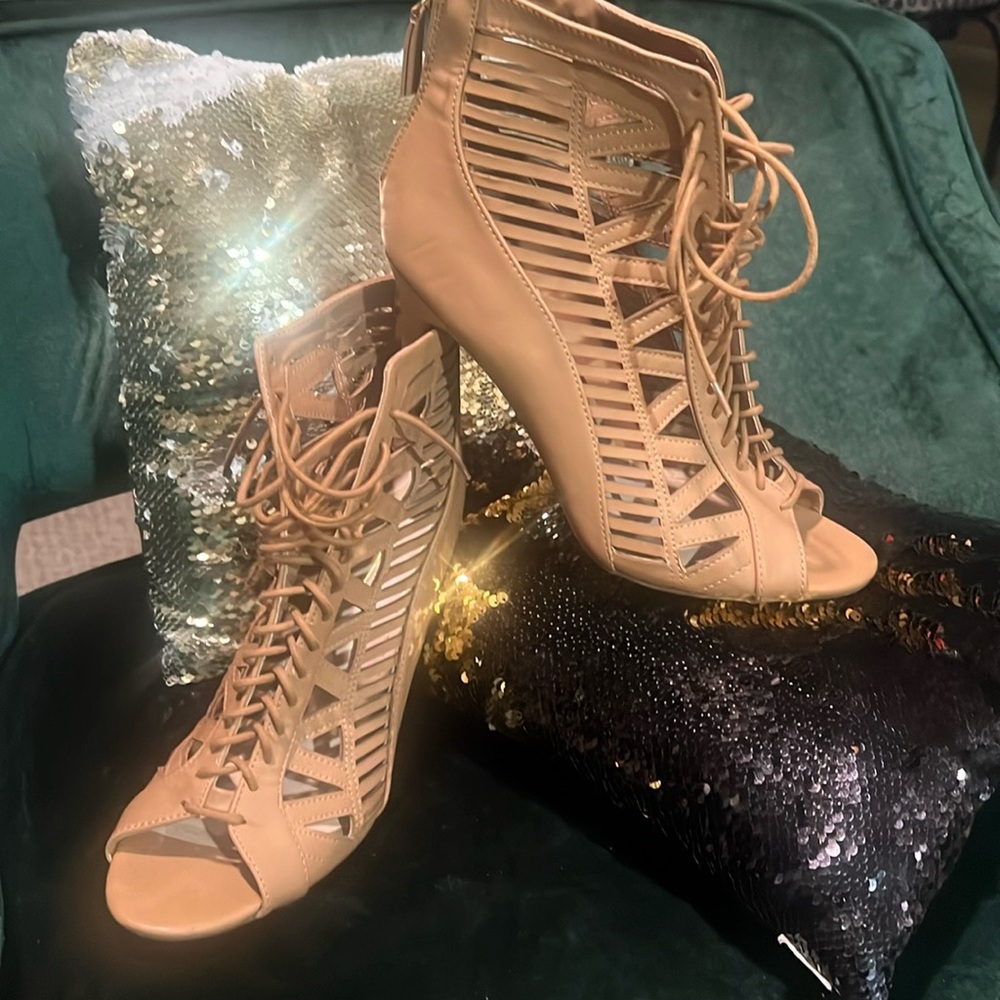 Open toe cut out bootie size 11